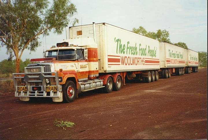 AUS NT DalyWaters DeanosRoadTrain