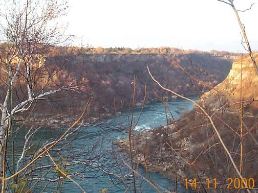 CAN ON NiagaraFalls 2000NOV14 015