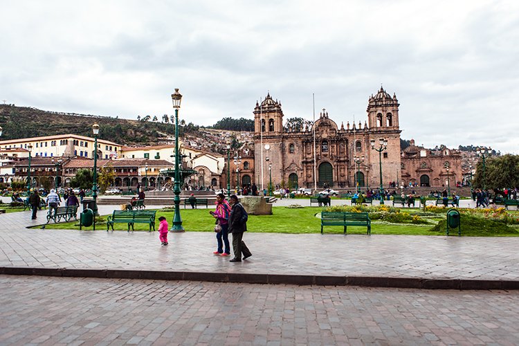 PER CUZ Cusco 2014SEPT12 PlazaDeArmas 006