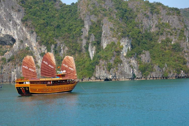 VNM HaLongBay 2011APR11 052