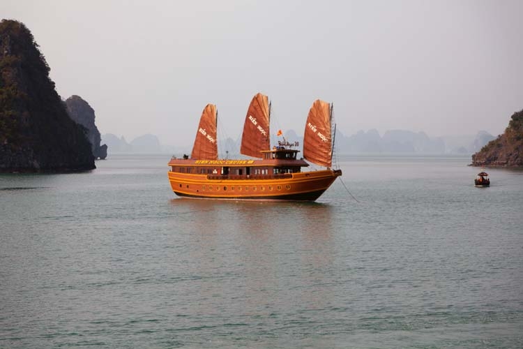 VNM HaLongBay 2011APR11 058