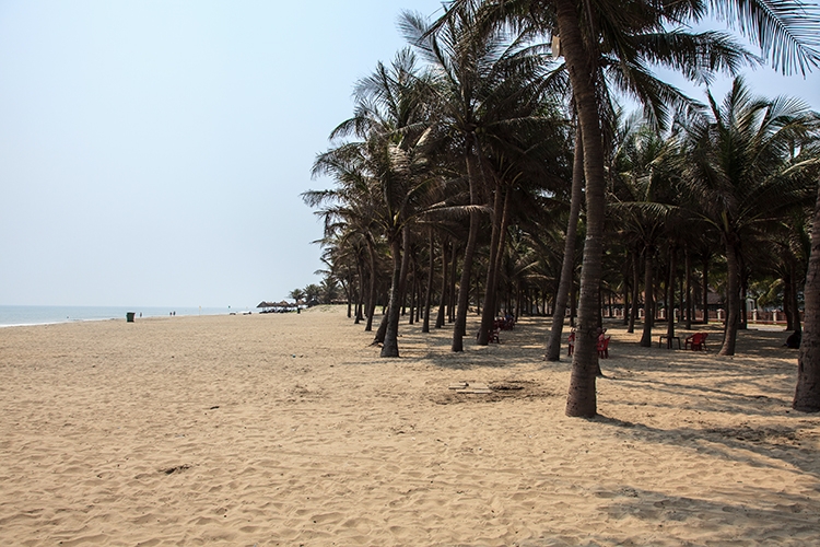 VNM HoiAn 2011APR15 Beach 001