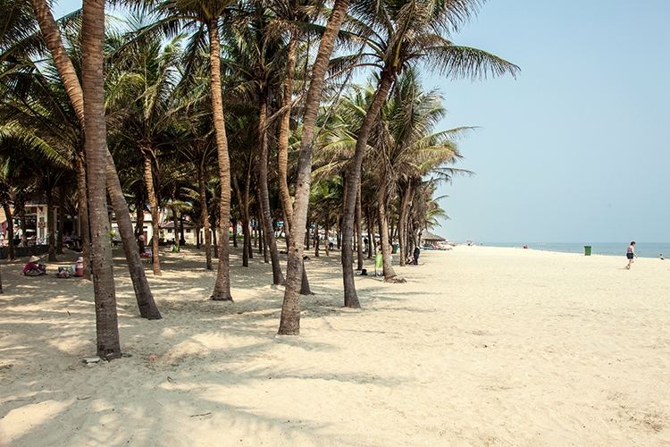 VNM HoiAn 2011APR15 Beach 002