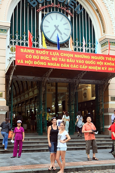 VNM HCMC 2011APR18 PostOffice 009