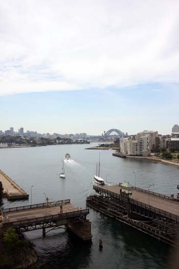 AUS NSW Sydney 2010SEPT25 ANZACBridge 017