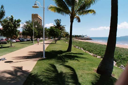 AUS QLD Townsville 20034APR14 TheStrand 002