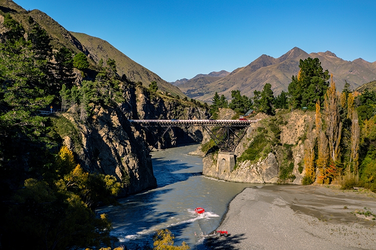 NZL CAN HanmerSprings 2018APR22 FerryBridge 013