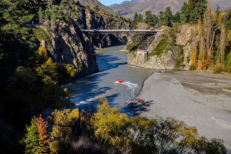 NZL CAN HanmerSprings 2018APR22 FerryBridge 014